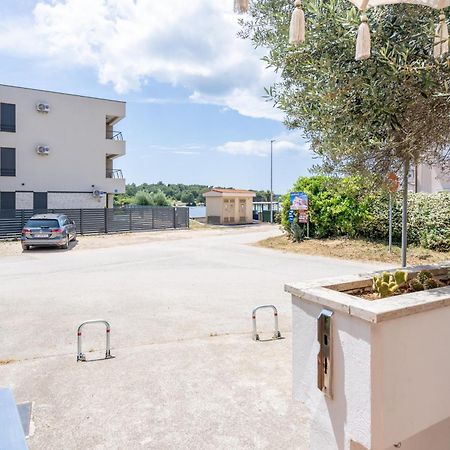 App Akumal-25M Zum Meer, Privatparkplatz, 50 Zoll Smart Tv, Sat Medulin Exteriér fotografie